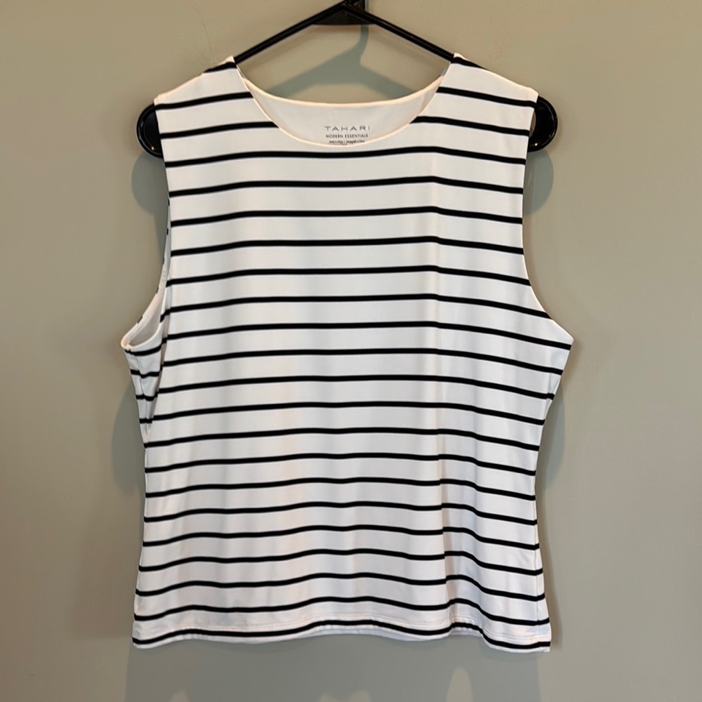 Tahari Boxy Black and White Sleeveless Tank